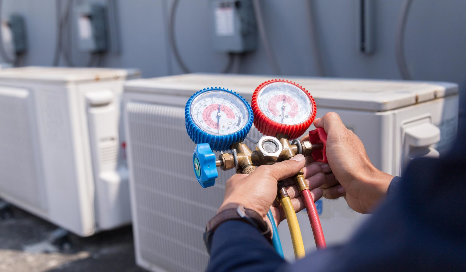 technician-repairing-air-conditioner-at-building-roof-pflugerville-tx